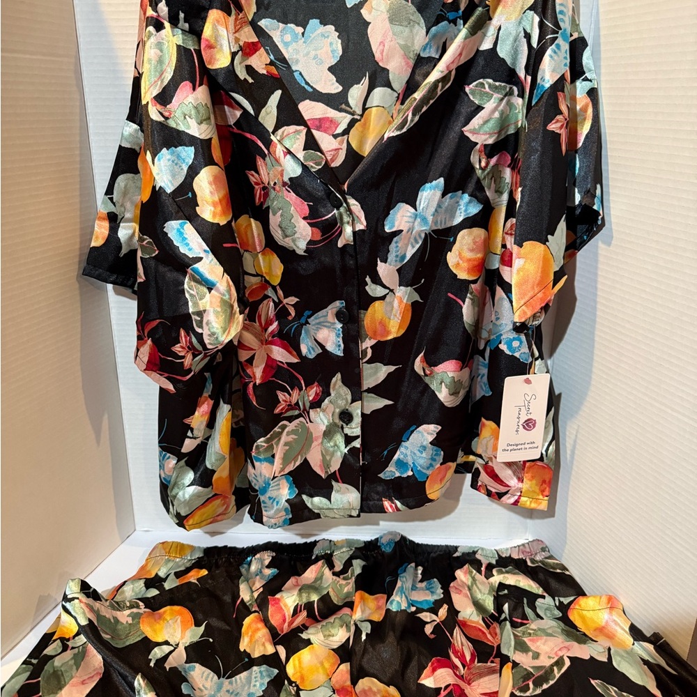 Secret Treasures Satin Cropped Pj Set Butterflies XL BNWT - Picture 8 of 13